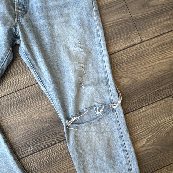 Distressed Levi’s 501 faded blue denim jeans size 31 - Picture 4 of 15